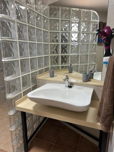 Agradable Villa con piscina Campillo de Altobuey Esterno foto