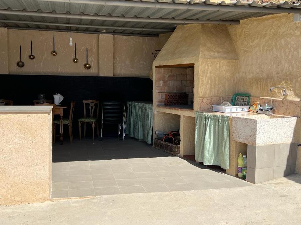 Agradable Villa con piscina Campillo de Altobuey Esterno foto